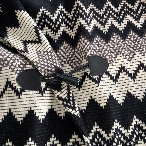 Coldwater Creek black and white chevron sweater/jacket with toggle close - Picture 3 of 6
